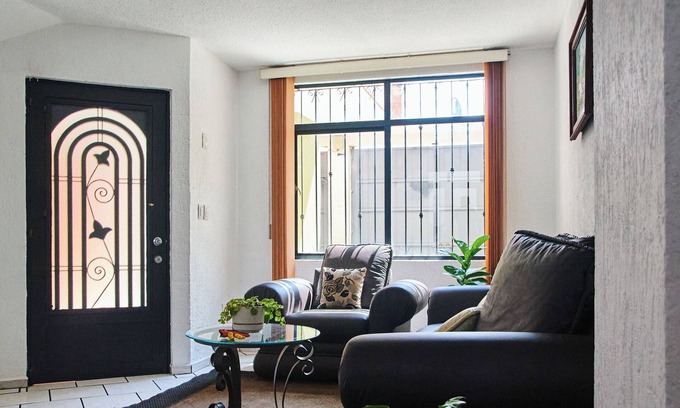 Morelia Maison | Casa Iona, beginning of downtown Morelia, warm, clean, coffee and garage included.