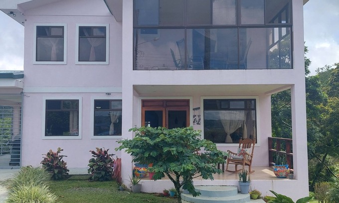 Tierras Morenas Maison | Casa Isabelita - WIFI, AC, vue sur le lac, oiseaux et singes