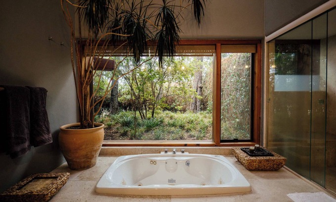 El Santuario Maison | Casa Izar, Magnificent Modern House with Pool and Lake View