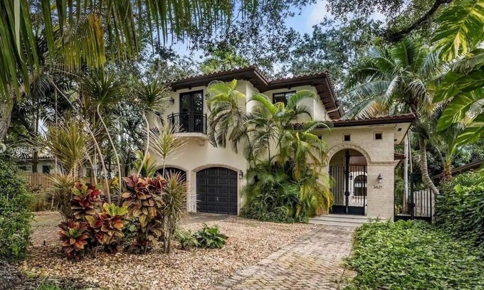 Southwest Coconut Grove Maison | Casa Le Jeune Luxury Villa in Coconut Grove