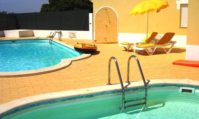 Monte Raposo Cottage | Casa Lima Reis - Maison calme pour 10 personnes