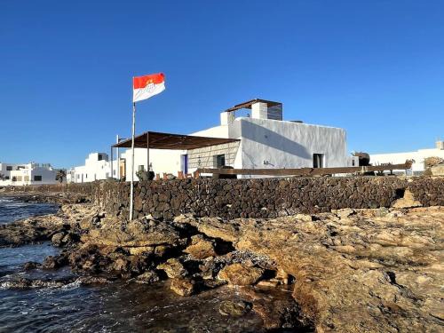 Caleta de Sebo Appartement | CASA LOLA - historisches Fischerhaus direkt am Meer