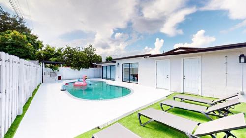 Driftwood Maison | Casa Lucia 5BR Home with Pool Near Hard Rock Casino home