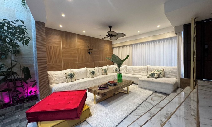 Laureles Maison | Casa Lujosa, piscina, sala de cine y chimenea. Barrio mas cool del mundo