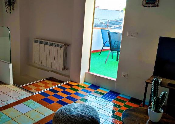 Villarejo de Salvanes Appartement | Casa Luzon, terraza-solarium con ducha y salon rustico