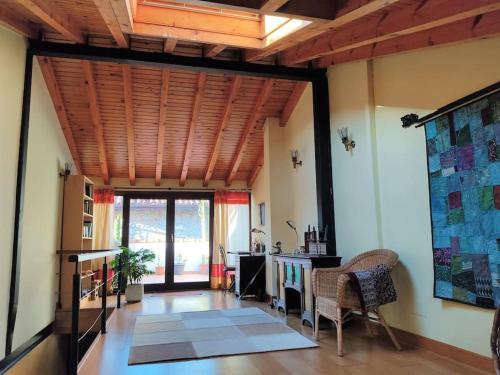 Limpias Maison | Casa Maitri- con piraguas junto a la ría