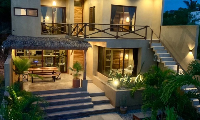 Brisas de Zicatela Maison | CASA MALOYA alberca y vista del mar