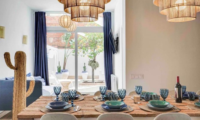 L'Hospitalet de Llobregat Maison | Casa Mandarina: 4 Bedrooms - 2 Terraces - Parking