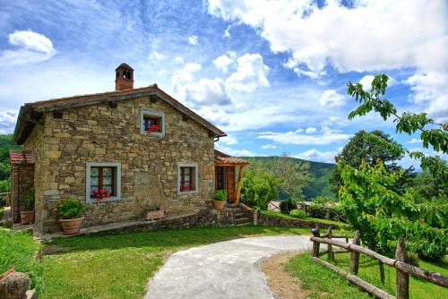 Pieve di Chio Maison | Casa Margherita 2 by PosarelliVillas