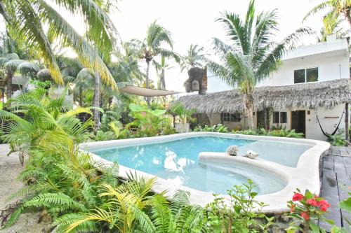 El Cuyo Hôtel | Casa Maria Bonita Hotel & Restaurant El Cuyo by Spot Rentals