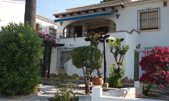 Arnella Maison | Casa Marie, lovely vacation home with communal pool, near the sea and center