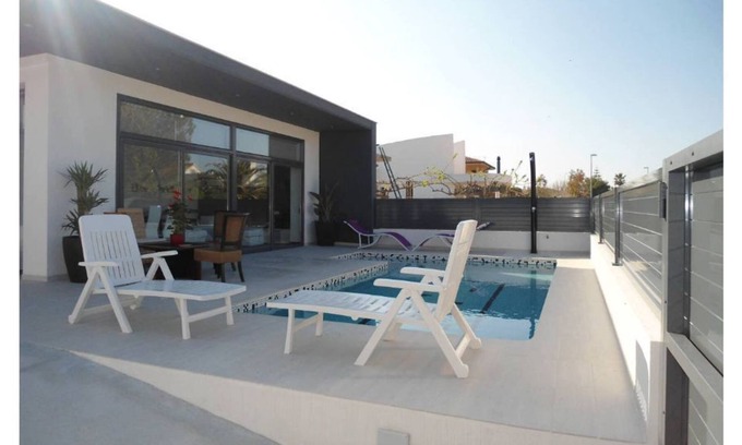 Deltebre Cabine | CASA MARIONA 8-B, PRIVATE SWIMMING POOL AGUA SALINA 350M FROM THE EXTENSIVE RIO MAR BEACH