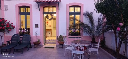 Monforte de Lemos Maison | Casa Matilda - Encanto vintage con patio privado en el corazón de la Ribeira Sacra