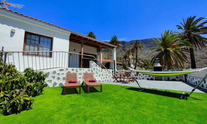 Alojera Maison | Casa Mercedes: sunset with panoramic views of the sea and the mountains.