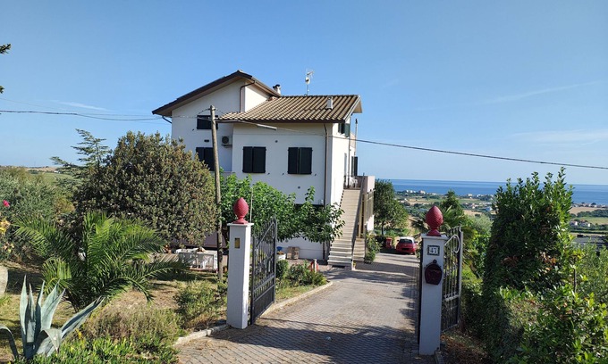 San Costanzo Appartement | Casa Meris - Apartment in the hills with sea view near the beach