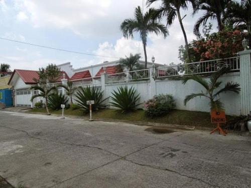 Las Pinas Maison | Casa Meyer's BF Homes International House for rent with pool and Jacuzzi