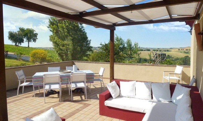 Montecarotto Appartement | Casa-Montale 1 / 5Terrazza, maison de campagne typique, gr. Piscine, isolé, vue panoramique