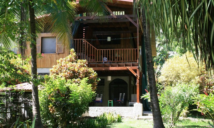 Montezuma Villa | Casa Montezuma: Spectaculaire Almond-Wood House avec auvent vue Pont