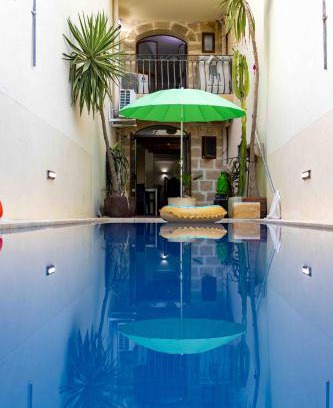 Naxxar Villa | Casa Naxxar 4 Floor Townhouse and Private Pool