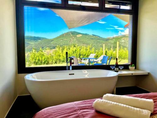 Mos Maison | Casa nueva en Vigo Rural Mos con Jacuzzi y chimenea