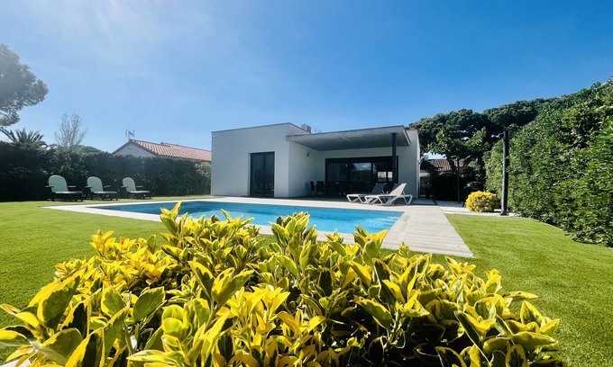 Mas Pinell Villa | Casa Olivera - Piscine privé, clima et moderne