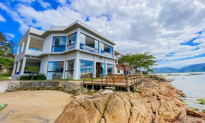 Biguacu Maison | Casa Pé na Areia!