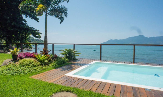 Prainha Maison | Casa Pé na Areia em frente à Ilhabela