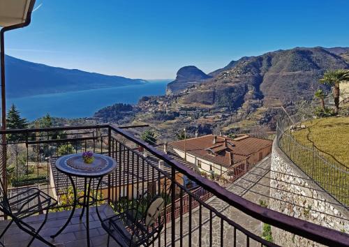 Voltino Appartement | Casa Palanca Lake view apartment by Gardadomusmea