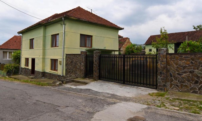 Hateg Maison | Casa Para