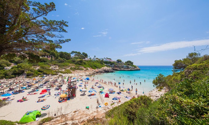 Cala Mandia Villa | Casa Paseo Platon, very close to the beach, with pool and garden