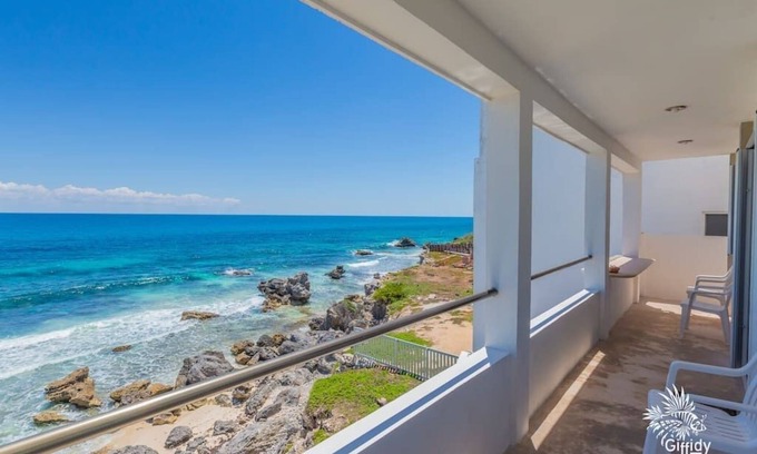 Colonia Meteorologico Appartement | Casa Perla Suite 2 : Caribbean Oceanfront 2 Bdrm w/rooftop dipping pool