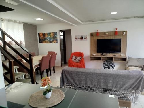 Alto Ribeirao Leste Maison | Casa próximo a Praia Morro das Pedras e Aeroporto com garagem para 2 carros