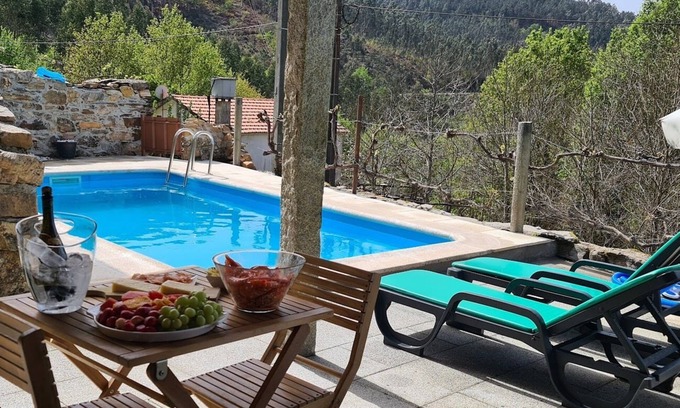 Oliveira de Frades Maison | Casa Privada com Piscina no Meio da Natureza