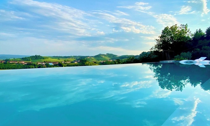 San Martino Alfieri Maison | Casa Profumi di Barbera 12 (8+4): Infinity Pool and 6 Luxurious Bedrooms