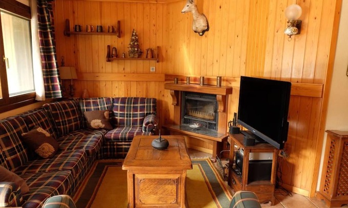 Biescas Chalet De Ski | Casa rústica familiar en los Pirineos