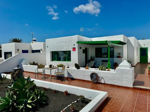 Los Cocoteros Maison | Casa Riadero by Vulcano Homes