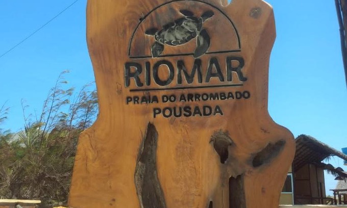 Luis Correia Maison | Pousada RioMar Praia do Arrombado