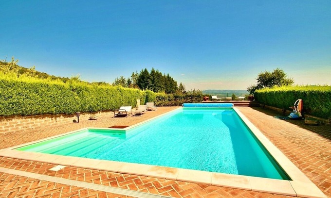 Umbertide Villa | Casa Riozzo. TENNIS PRIVE, PISCINE PRIVEE, cuisines extérieures / extérieures, wifi gratuit
