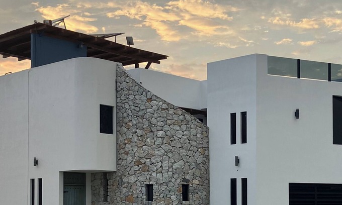 Barra de Navidad Maison | Casa Roca Blanca Beachfront Gated Community avec piscine partagée