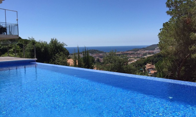 Lloret de Mar Maison | Casa Roca Grossa Blanca, piscine privée, vue sur la mer, Lloret 15 min à pied!