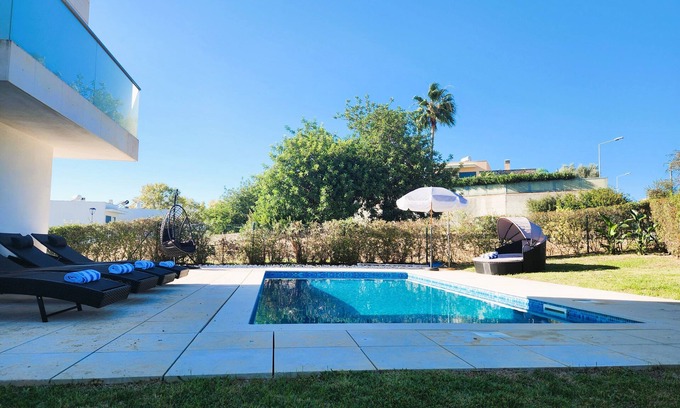 Alcantarilha Maison | CASA ROGEL: PRIVATE HEATED POOL, GAMES, WIFI, WALK TO TOWN, 5 MIN DRIVE TO BEACH