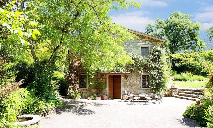 Caprese Michelangelo Maison | Casa Rosa-Wonderful holiday home with spectacular views of Caprese Michelangelo.