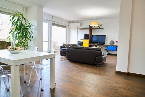 Carbonia Appartement | Casa Rosita Spazio Comfort e Relax 130mq con 3 Camere