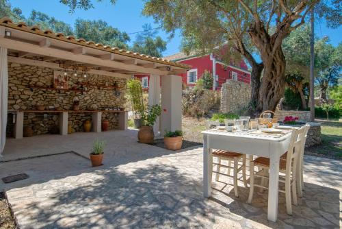 Koutsi Maison | Casa Rossa