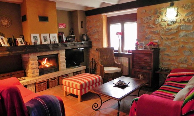 Peralejos de las Truchas Maison | Casa Rural " LA PARRA"