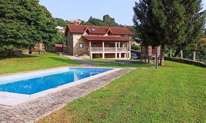Ponteareas Maison | Casa rural con piscina