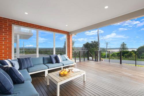 Camden Head Maison | Casa Sorella - beachfront family home with pool