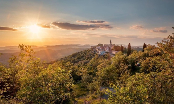 Draguc Maison | Casa Stella is in a small and quiet village Draguc in the middle of Istria