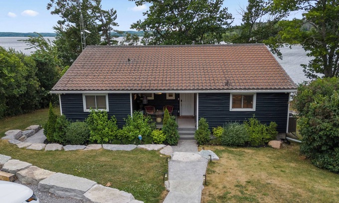 Otonabee-South Monaghan Cottage | Weaver on the Lake.