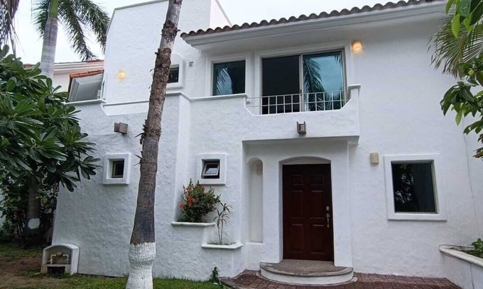Marina Mazatlan Maison | Casa Tranquila a pie de la Marina!